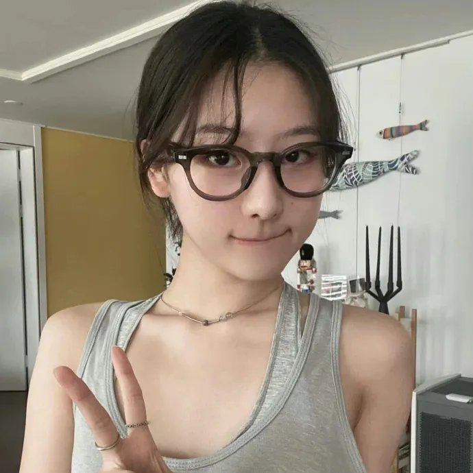 女孩的钓鱼慢活